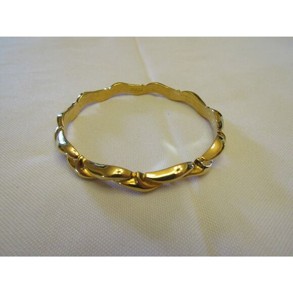 Monet Gold Tone Texture Bracelet Bangle 7 3/4" Minimalist Neutral Classic - Picture 1 of 4